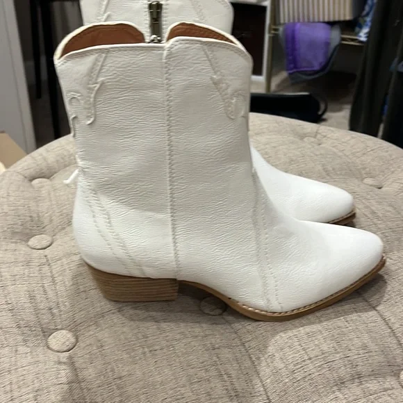 CCOCCI boutique booties sz 8 NEW - Picture 2 of 4